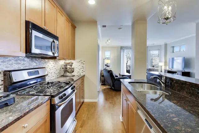 $499,500 | 4950 North Western Avenue, Unit 2C, Chicago, IL 60625