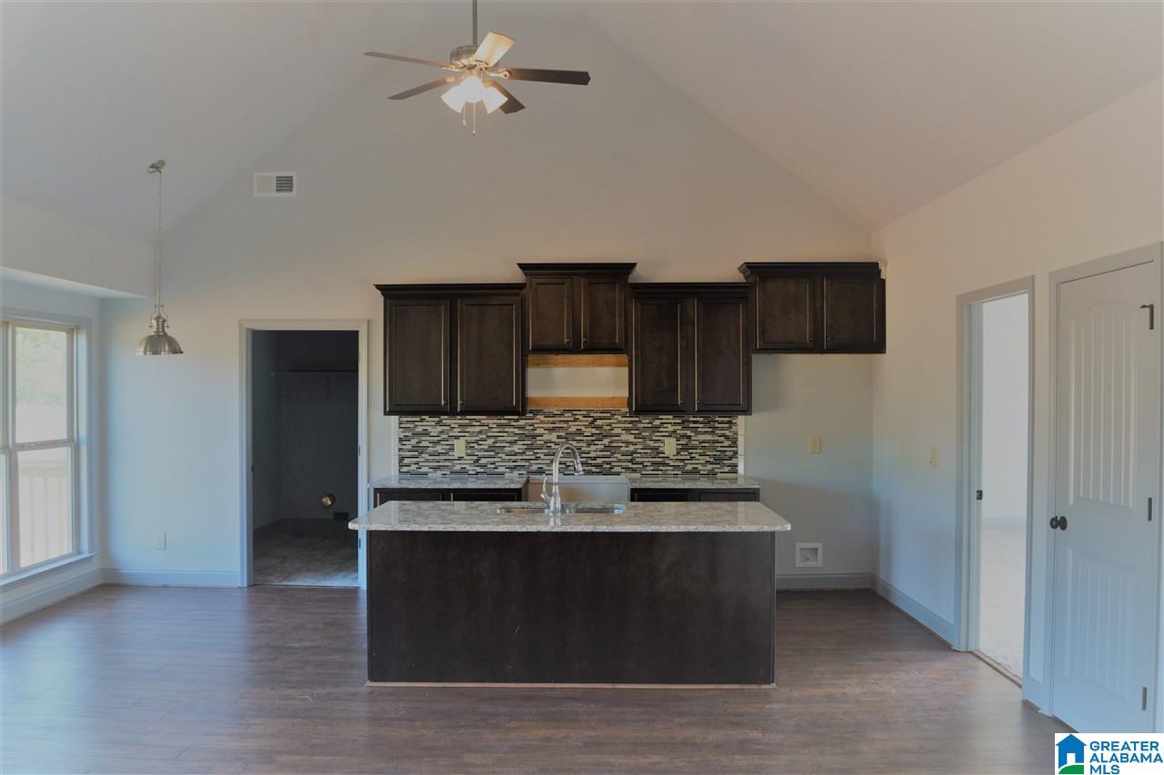 5135 Meadow Lake Trail Bessemer, AL 35020 - Photo 3 of 25