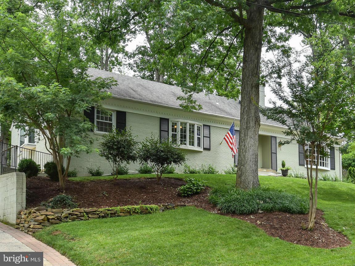 6213 Foxcroft Road Alexandria, VA 22307 - Photo 1 of 30 Exterior (Front)
