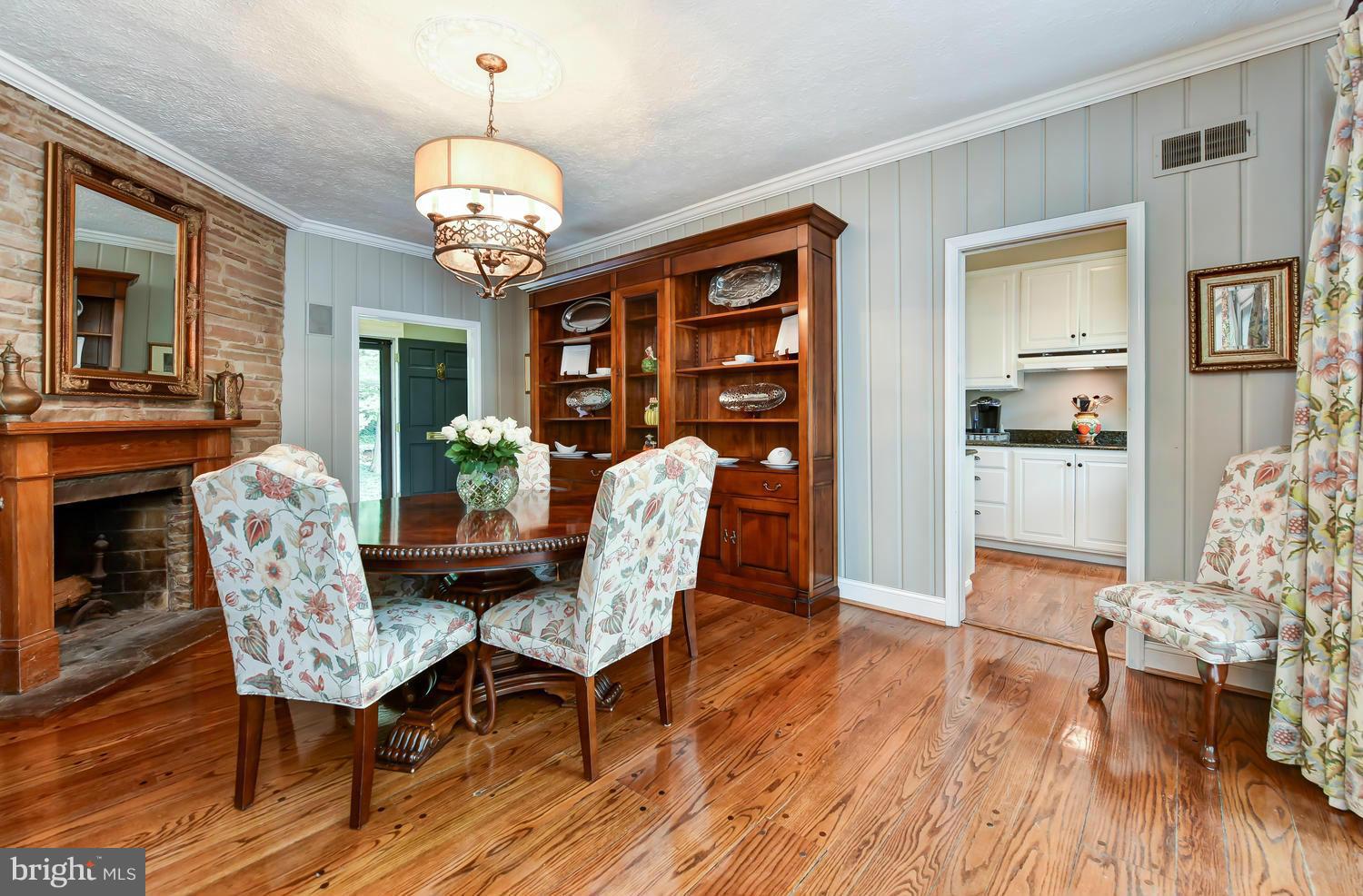 6213 Foxcroft Road Alexandria, VA 22307 - Photo 7 of 30 Dining Room