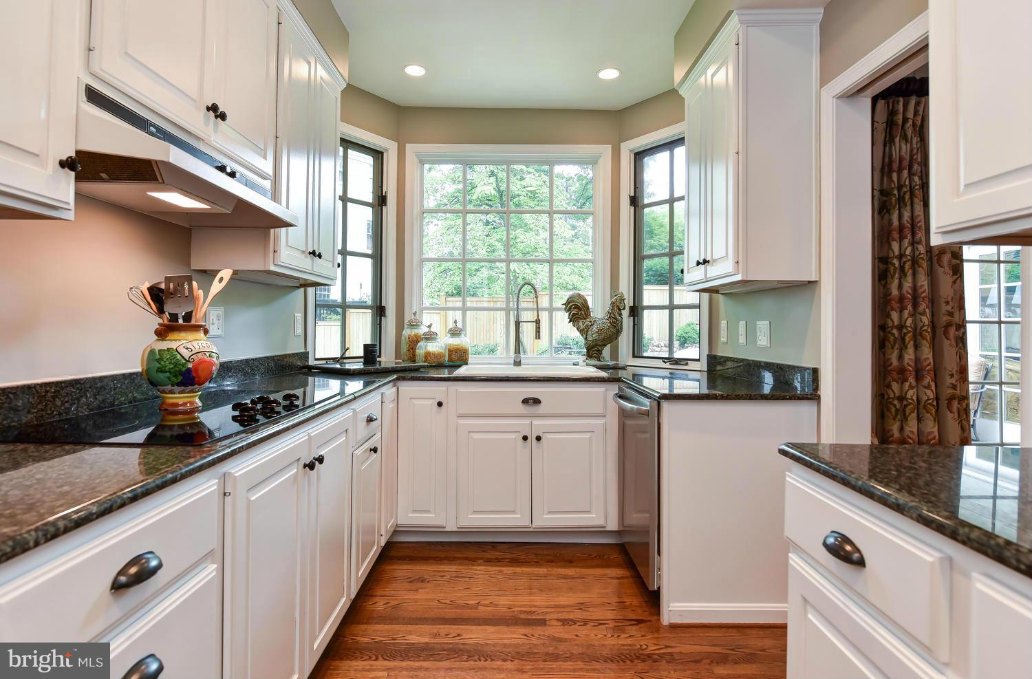 6213 Foxcroft Road Alexandria, VA 22307 - Photo 9 of 30 Kitchen