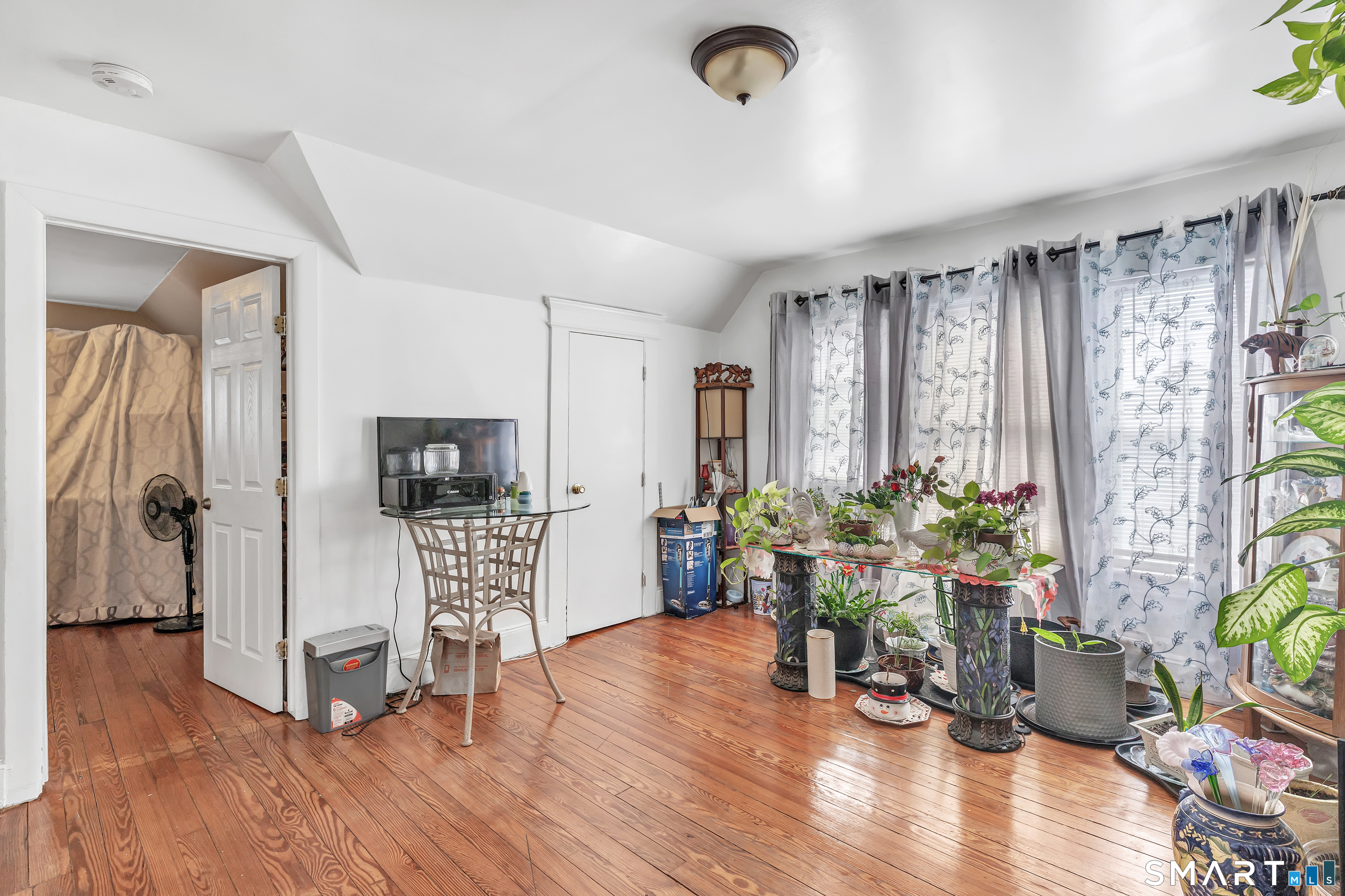 189 Wells Street Bridgeport, CT 06606 - Photo 23 of 40 3rd Floor Offers 946 sq ft -Living Room - Hardwood Floors