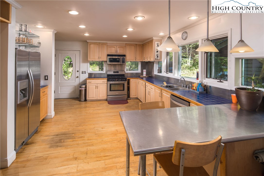 783 Rainbow Mountain Road Boone, NC 28607 - Photo 8 of 36