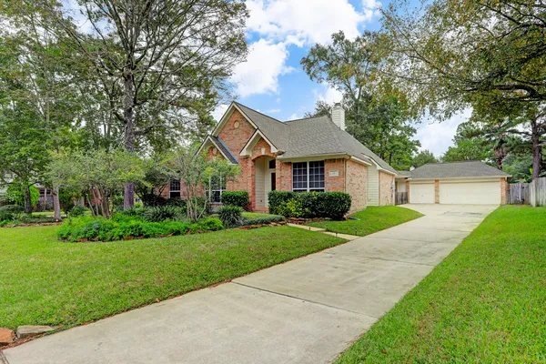 $2,995 | 3 South Acacia Park Circle, The Woodlands, TX 77382