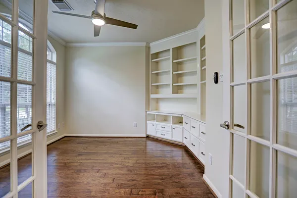 $2,995 | 3 South Acacia Park Circle, The Woodlands, TX 77382
