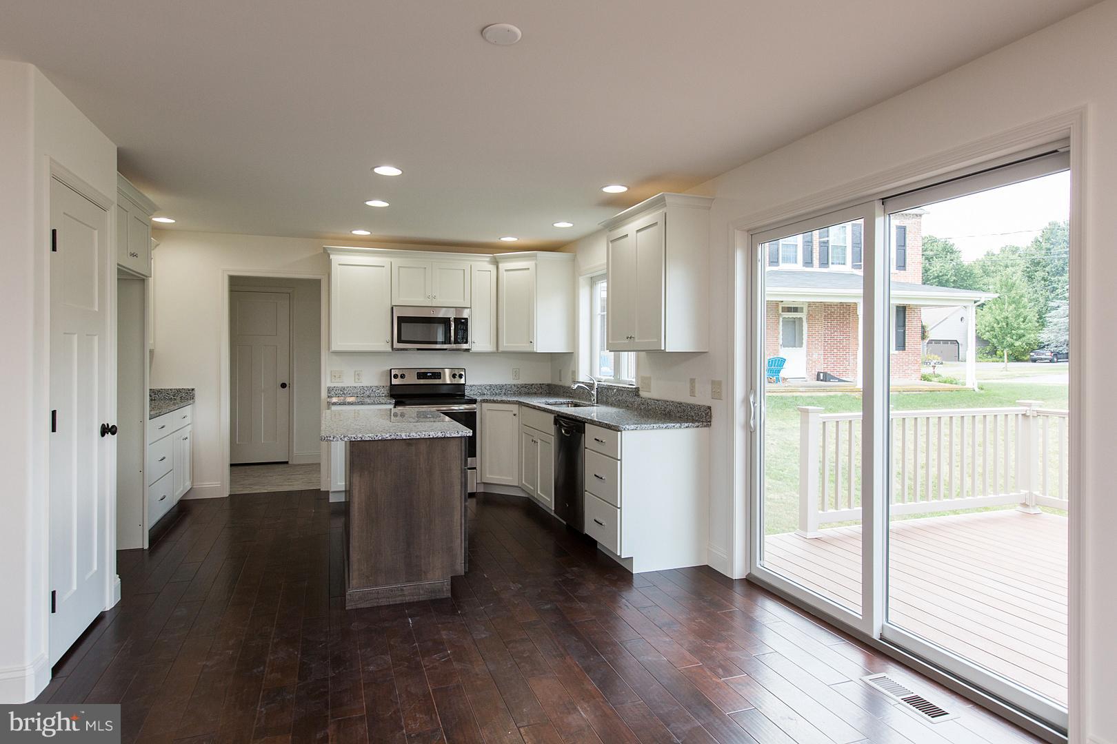 531 Madison Way Manheim, PA 17545 - Photo 2 of 15 SIMILAR KITCHEN AS AN OPTION