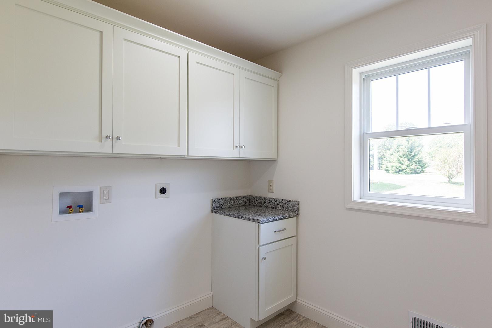 531 Madison Way Manheim, PA 17545 - Photo 13 of 15 SIMILAR KITCHEN AS AN OPTION