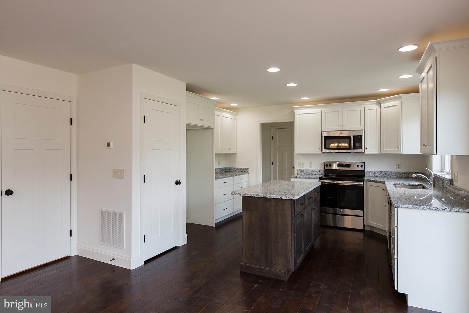 531 Madison Way Manheim, PA 17545 - Photo 5 of 15 SIMILAR KITCHEN AS AN OPTION