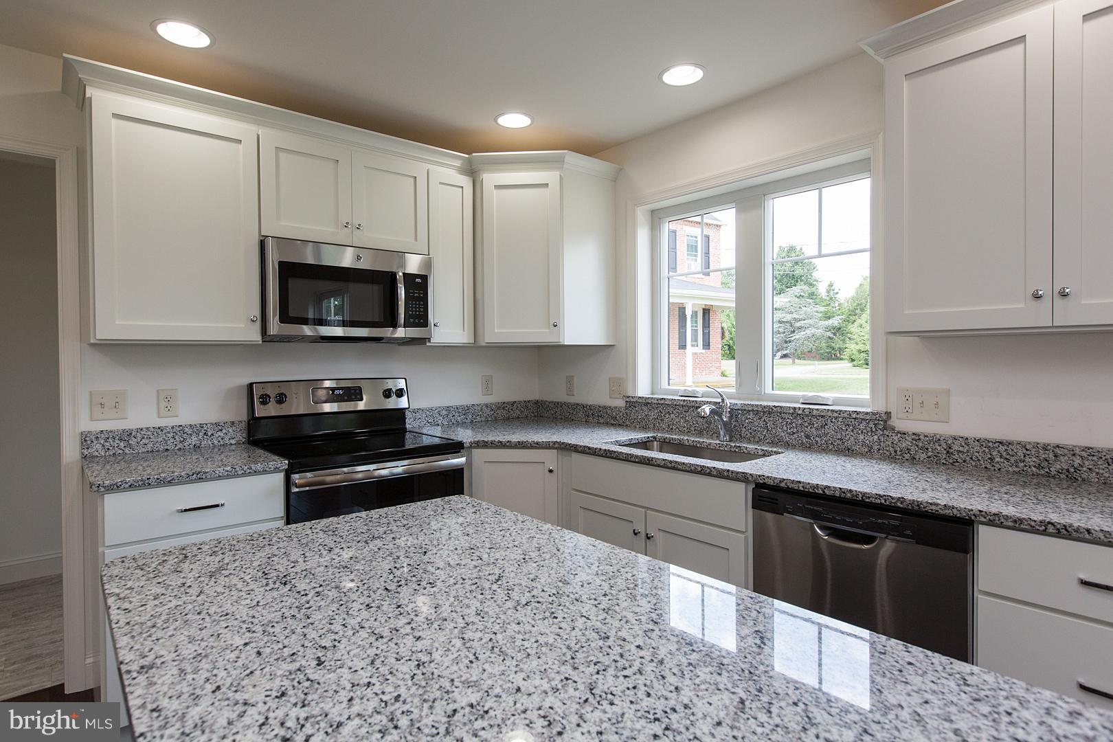 531 Madison Way Manheim, PA 17545 - Photo 6 of 15 SIMILAR KITCHEN AS AN OPTION