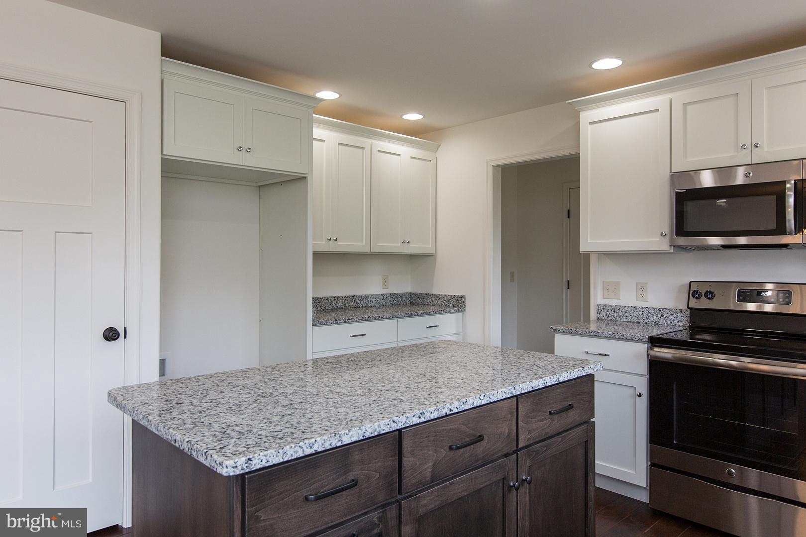 531 Madison Way Manheim, PA 17545 - Photo 7 of 15 SIMILAR KITCHEN AS AN OPTION