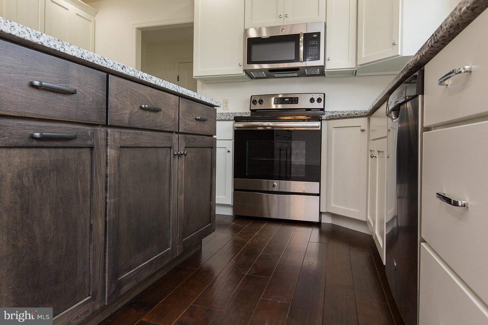 531 Madison Way Manheim, PA 17545 - Photo 8 of 15 SIMILAR KITCHEN AS AN OPTION