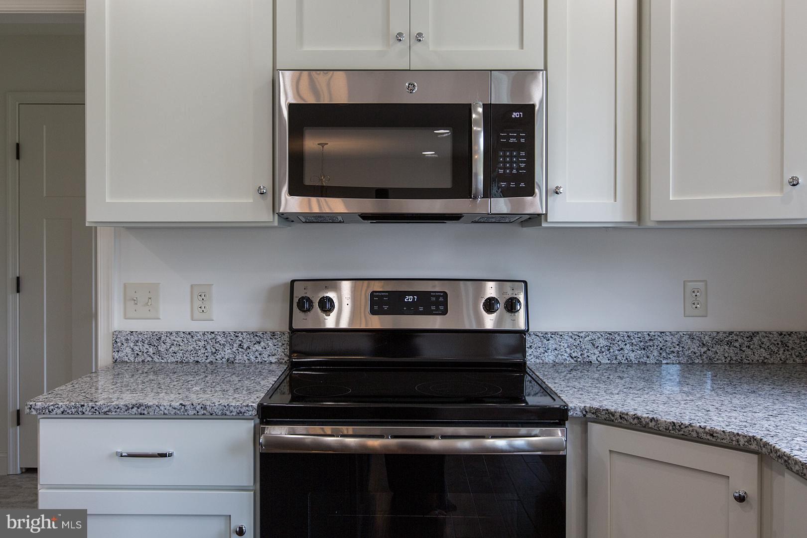 531 Madison Way Manheim, PA 17545 - Photo 10 of 15 SIMILAR KITCHEN AS AN OPTION