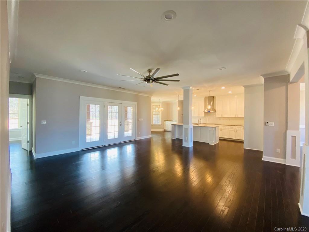 8824 Reedy Creek Road Charlotte, NC 28215 - Photo 5 of 32 Gallery Image 5