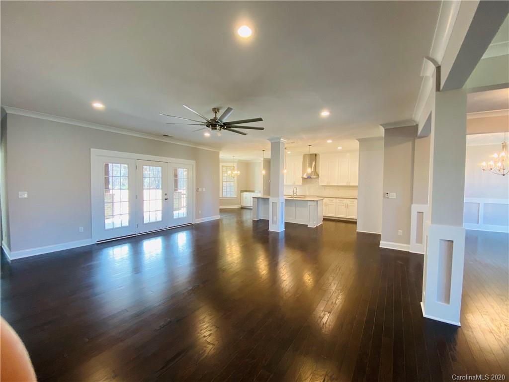 8824 Reedy Creek Road Charlotte, NC 28215 - Photo 6 of 32 Gallery Image 6