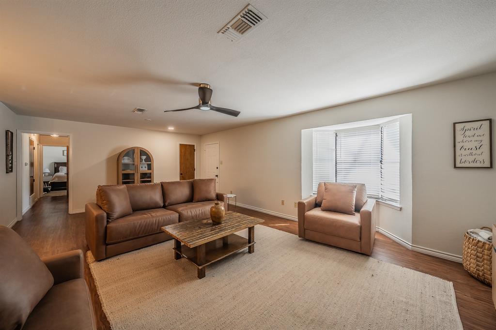 302 West Hale Avenue Decatur, TX 76234 - Photo 11 of 33