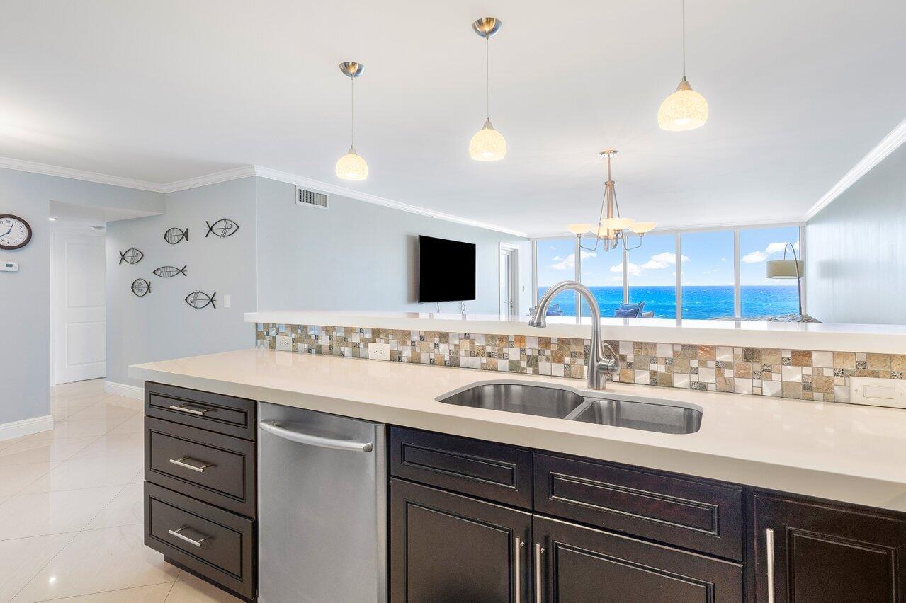3000 South Ocean Boulevard, Unit 1002 Boca Raton, FL 33432 - Photo 5 of 34 006-3000SouthOceanBoulevard-BocaRaton-FL