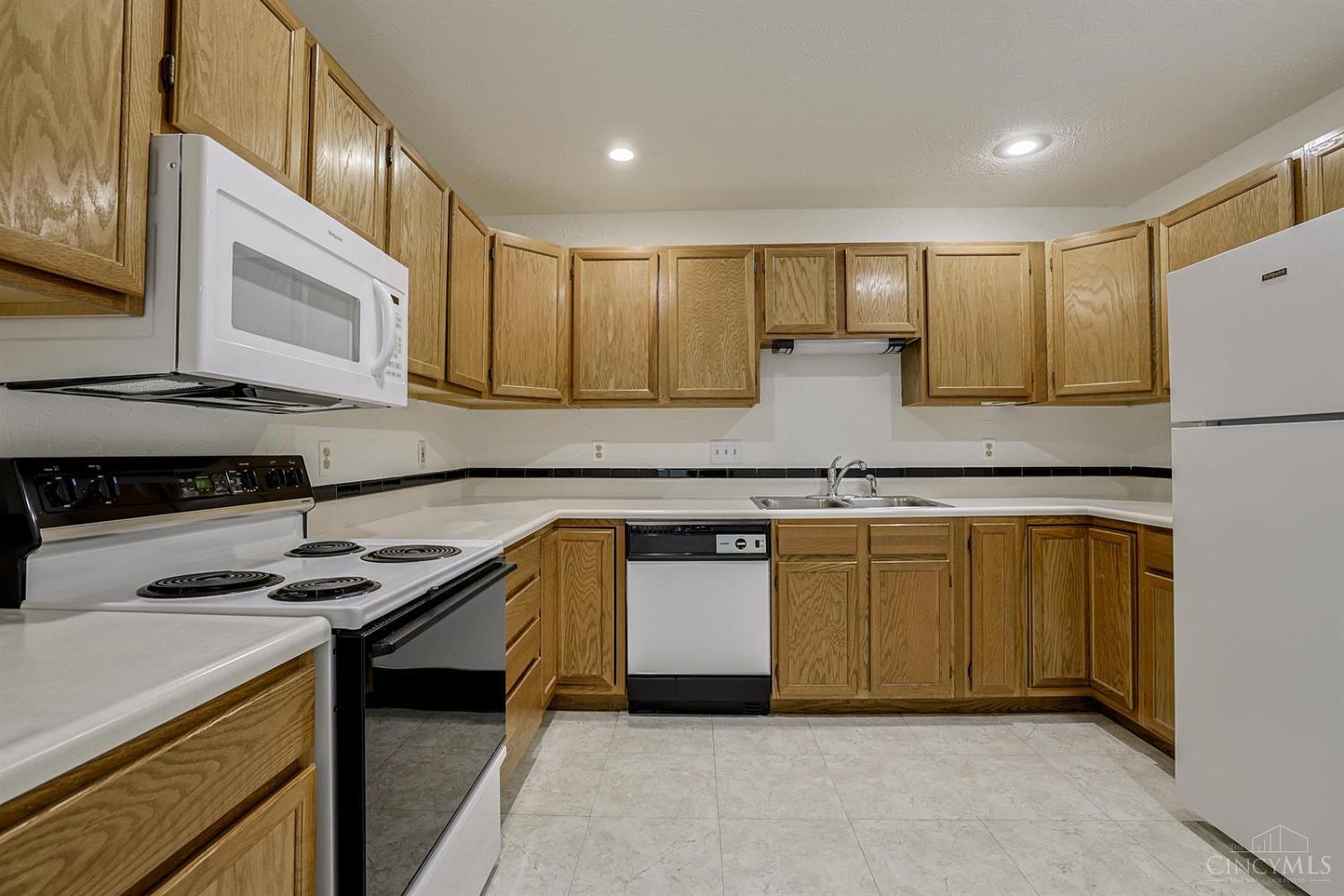 4341 Regency Ridge Court, Unit 303 Cincinnati, OH 45248 - Photo 12 of 25
