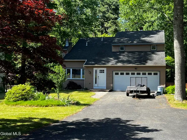 $444,900 | 3287 East Old State Road, Guilderland, NY 12303
