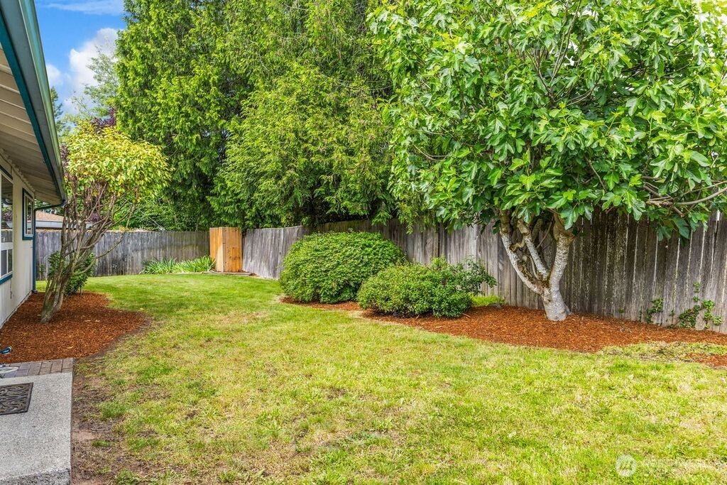 1708 Monterey Court Northeast Renton, WA 98056 - Photo 24 of 26