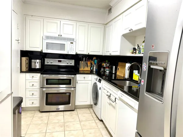 $2,495 | 2501 South Ocean Drive, Unit 330, Hollywood, FL 33019