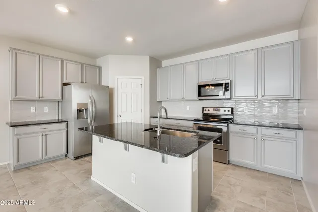 a view of entryway and kitchen