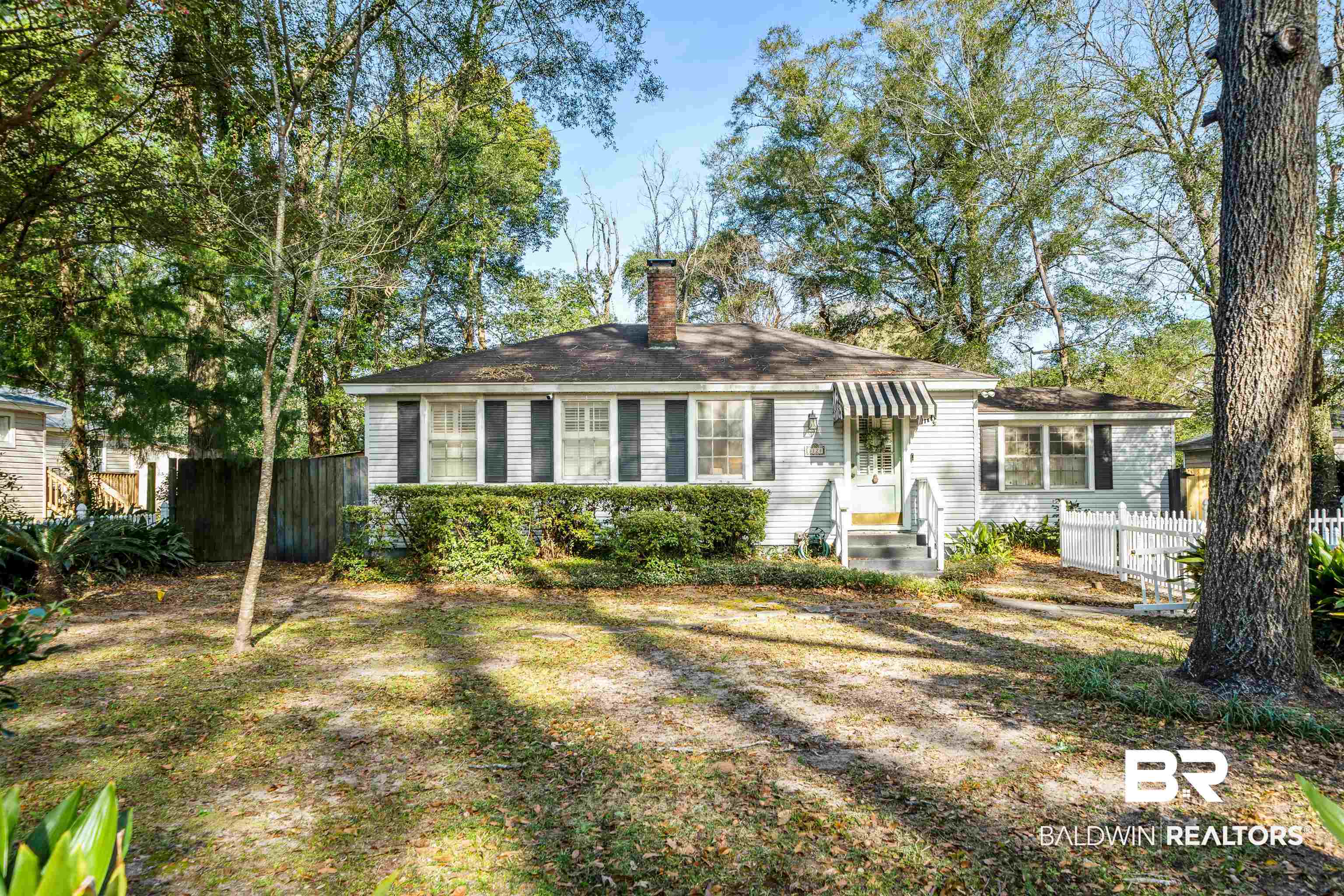 5128 Norton Lane Mobile, AL 36608 - Photo 2 of 32 Front yard- great for playing!