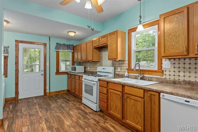 $222,000 | 619 South Wood Street, Staunton, IL 62088