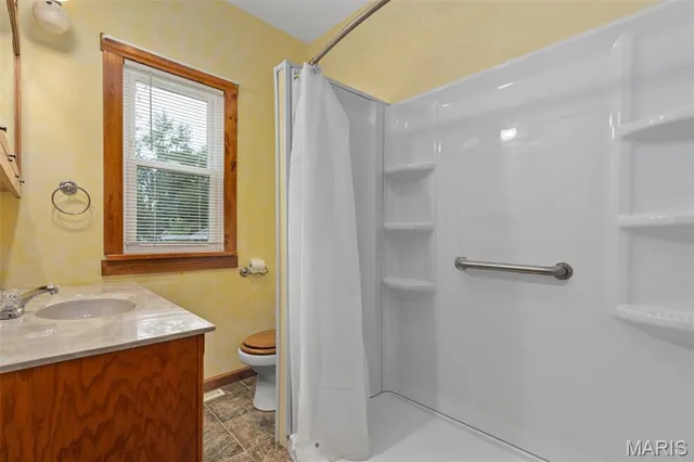 $226,500 | 619 South Wood Street, Staunton, IL 62088