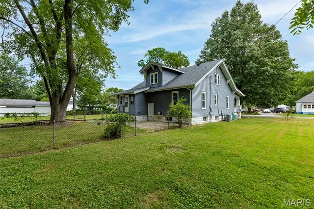 $226,500 | 619 South Wood Street, Staunton, IL 62088