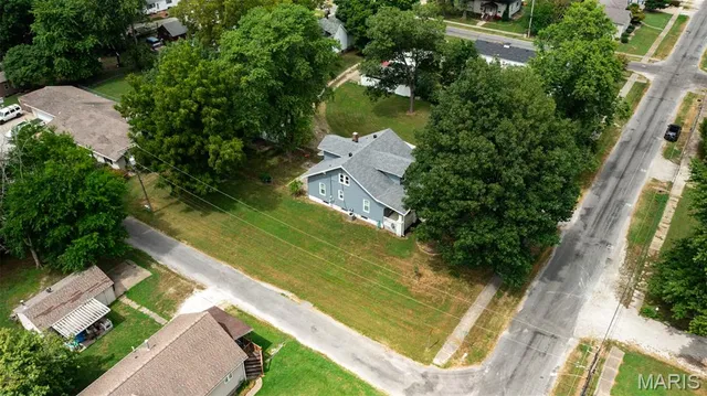 $222,000 | 619 South Wood Street, Staunton, IL 62088