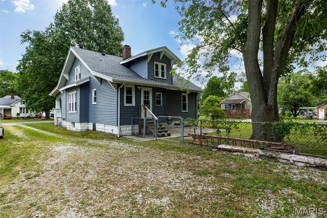 $226,500 | 619 South Wood Street, Staunton, IL 62088