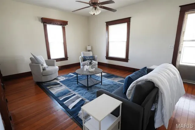 $222,000 | 619 South Wood Street, Staunton, IL 62088