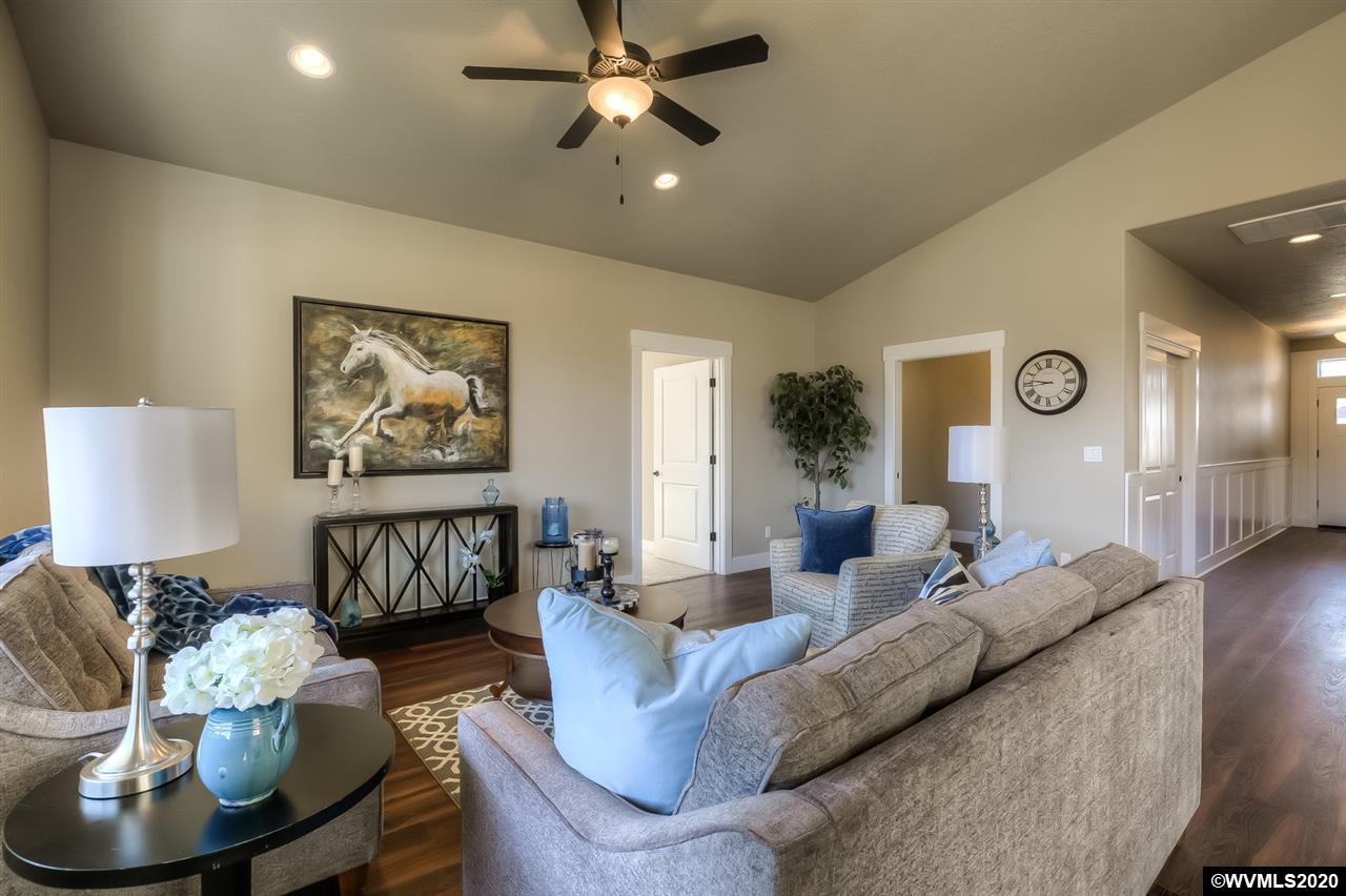 382 Southwest Applegate Trail Drive Dallas, OR 97338 - Photo 11 of 33 Gallery Image 11