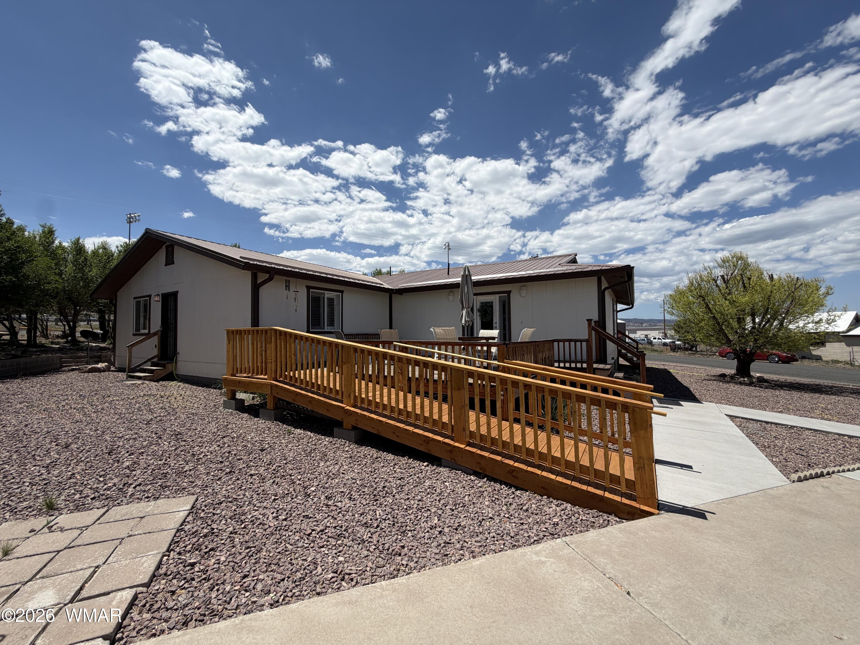 232 South Hopi Street Springerville, AZ 85938 - Photo 3 of 37 Side of Home