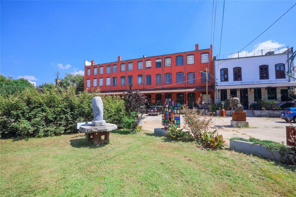 161 Mangum Street Southwest, Unit 302 Atlanta, GA 30313 - Photo 31 of 33 a view of a chairs and tables in the patio