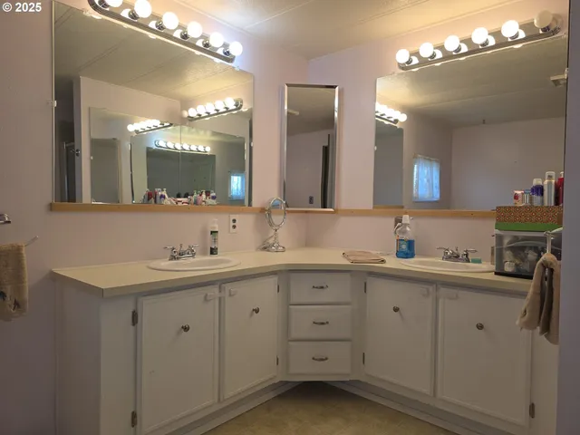 a bathroom with a tub