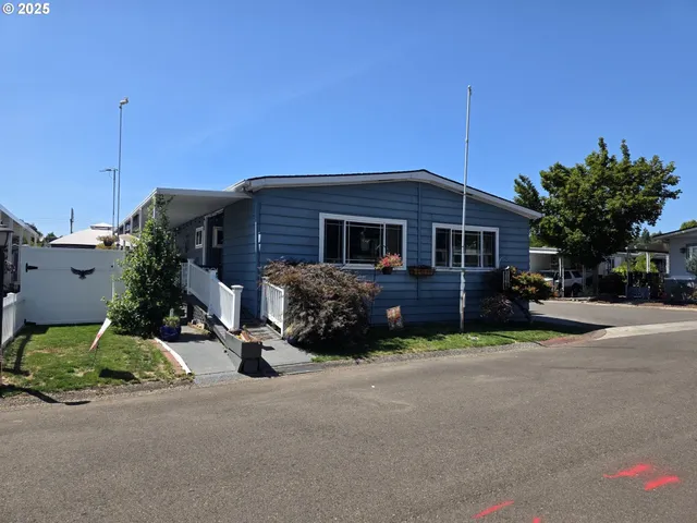 a view of a car park in front of house
