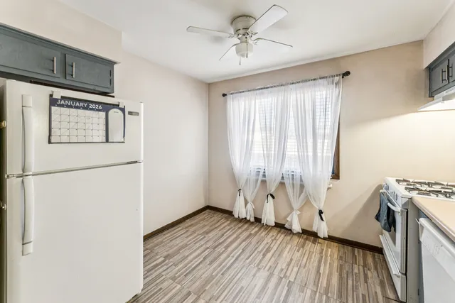 a view of utility room with washer and dryer