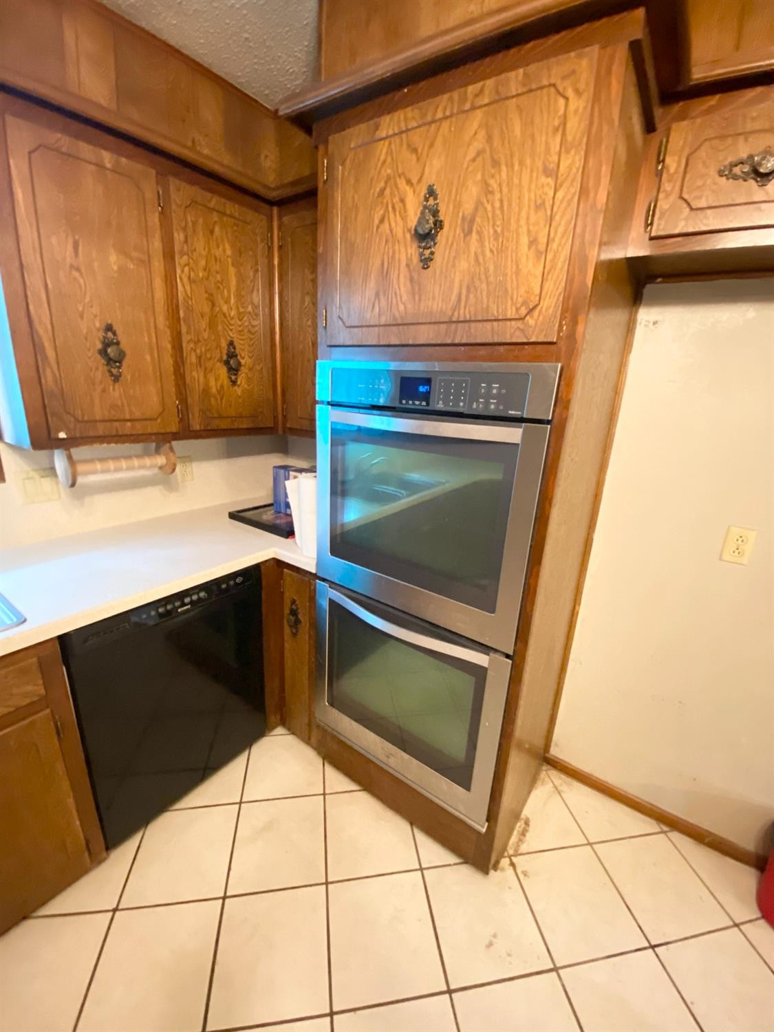 1311 Ave G Abernathy, TX 79311 - Photo 7 of 15 a stove top oven sitting inside of a kitchen