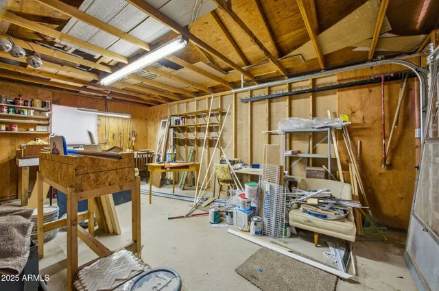 $207,000 | 2060 Wilderness Drive, Overgaard, AZ 85933