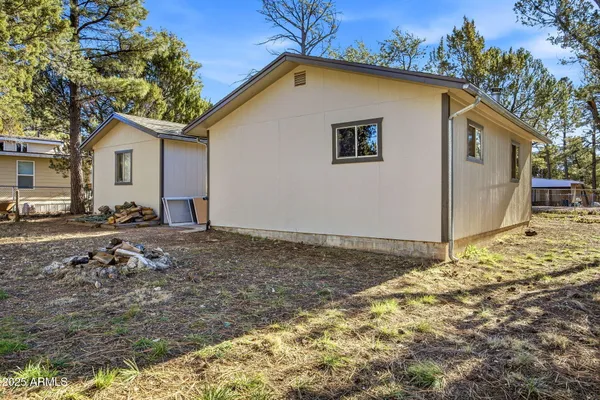 $182,500 | 2060 Wilderness Drive, Overgaard, AZ 85933