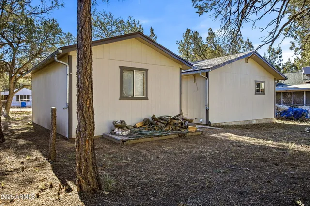 $207,000 | 2060 Wilderness Drive, Overgaard, AZ 85933