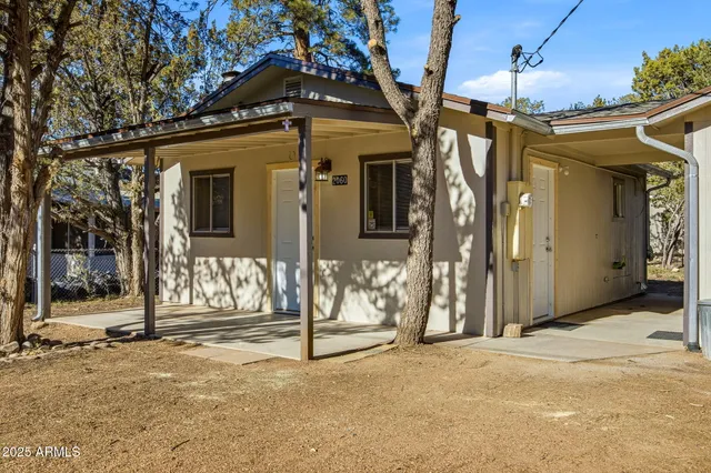 $207,000 | 2060 Wilderness Drive, Overgaard, AZ 85933