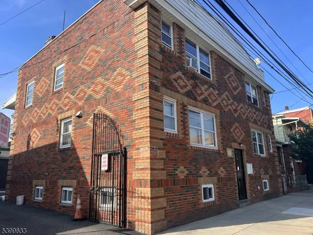 $2,200 | 329 Christine Street, Unit 2L, Elizabeth, NJ 07202