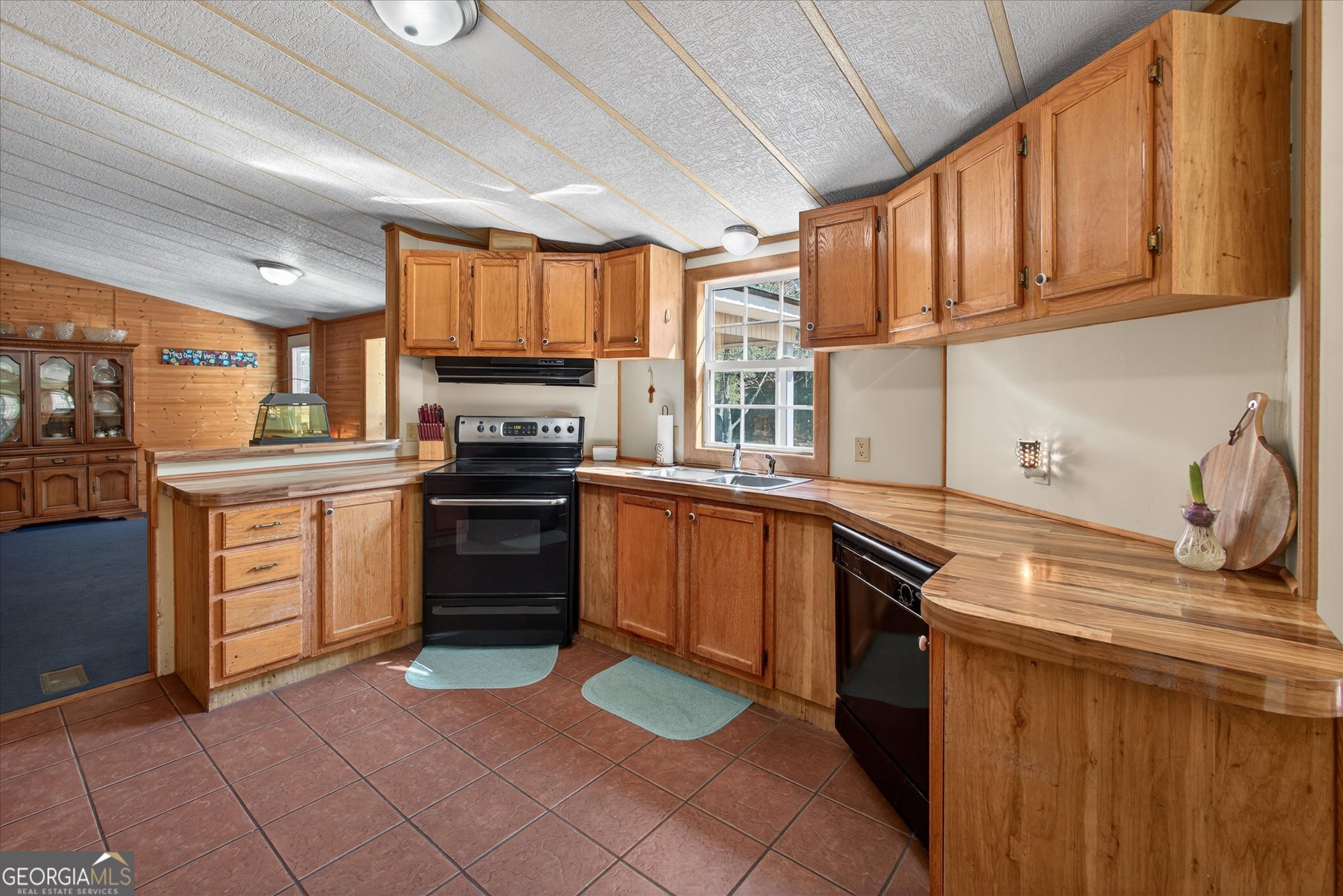 395 Winchester Road Sylvania, GA 30467 - Photo 15 of 60 a kitchen with a sink stove and cabinets