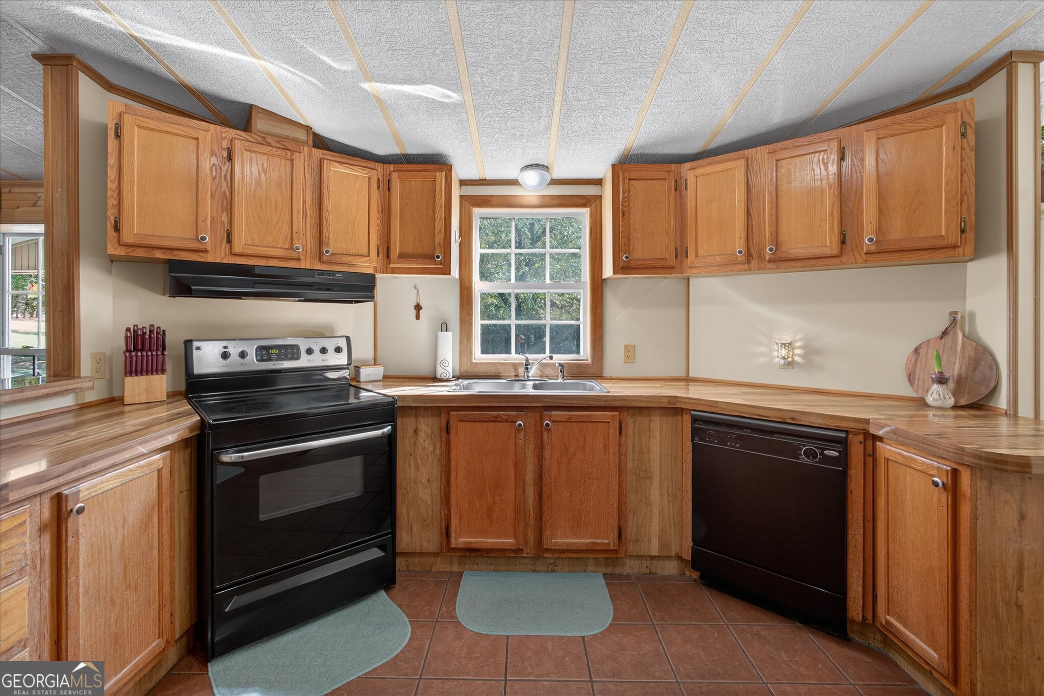 395 Winchester Road Sylvania, GA 30467 - Photo 16 of 60 a kitchen with stainless steel appliances a stove sink and cabinets