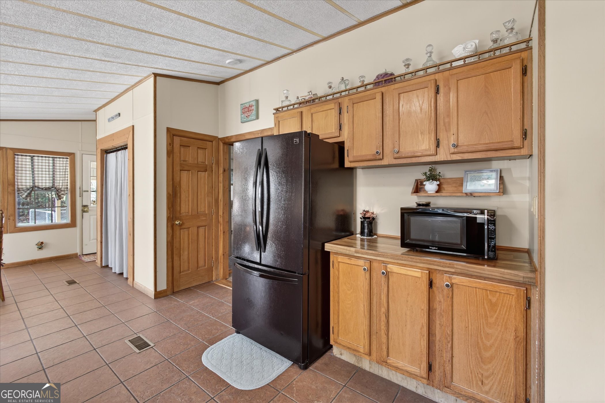 395 Winchester Road Sylvania, GA 30467 - Photo 18 of 60 a kitchen with stainless steel appliances a refrigerator a stove a sink and cabinets