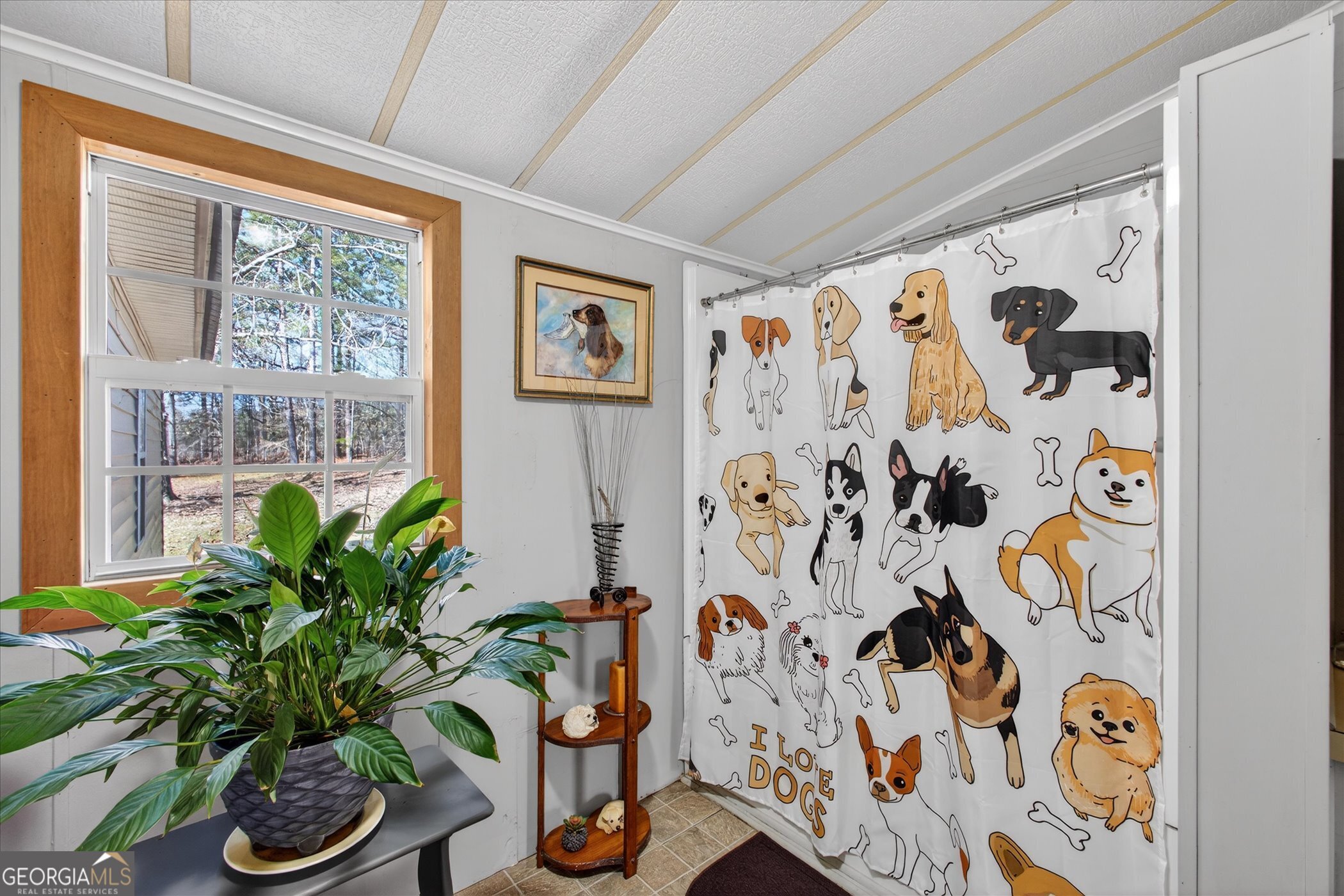 395 Winchester Road Sylvania, GA 30467 - Photo 39 of 60 a vase with flowers sitting on a table