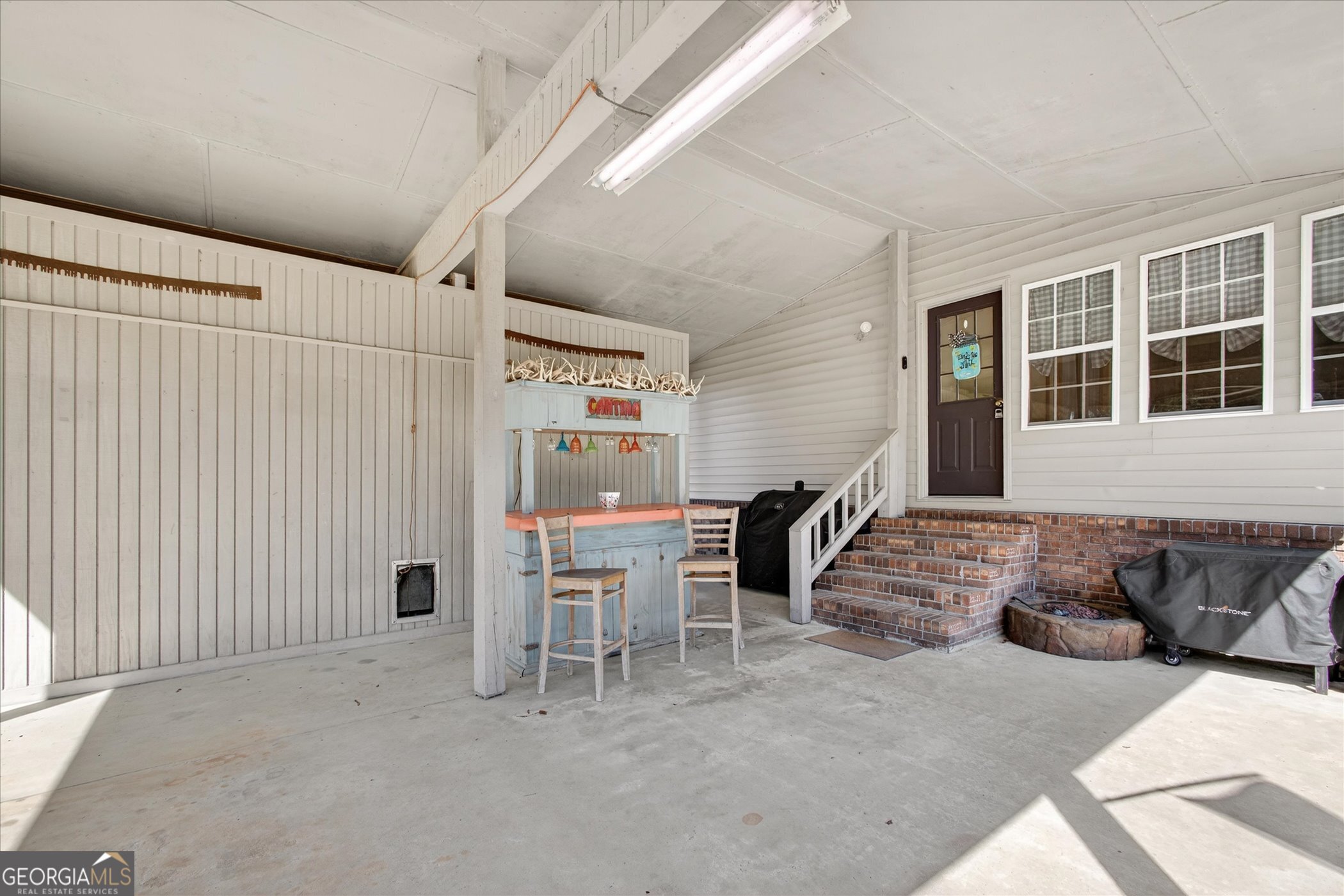 395 Winchester Road Sylvania, GA 30467 - Photo 4 of 60 a living room with furniture
