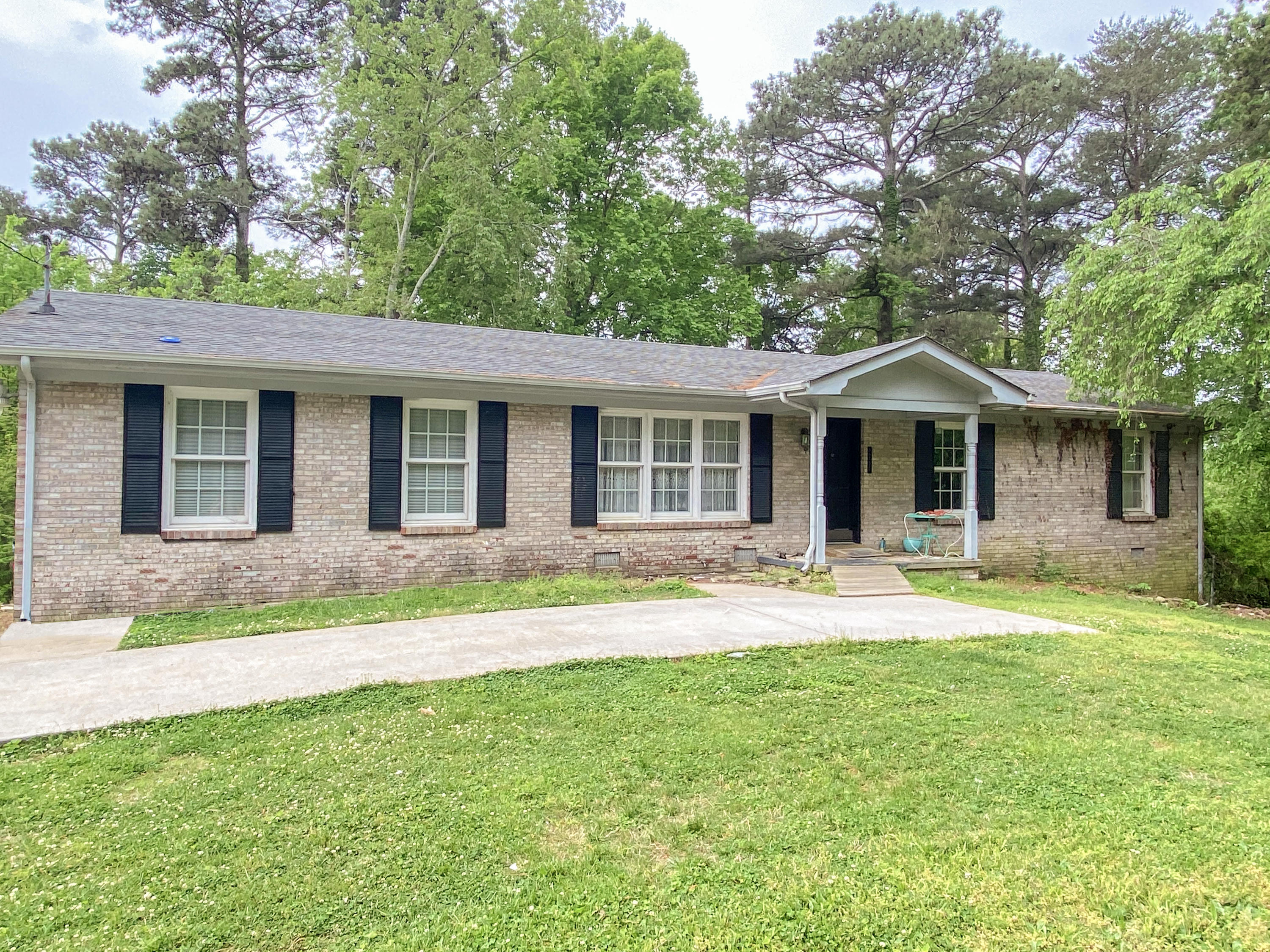 355 Apache Trail Northwest Cleveland, TN 37312 - Photo 2 of 16 01